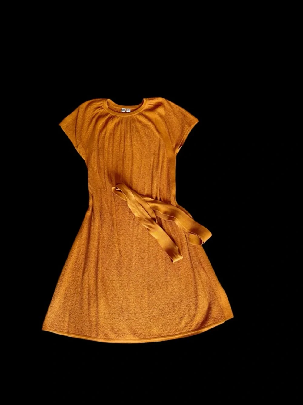 Uniqlo Women's Short-Sleeve Belted Midi Dress in Mustard Yellow 💛 - Picture 5 of 7